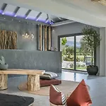 Avithos Otel 4*