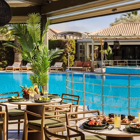 Avithos Hotell