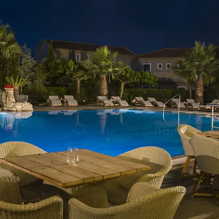 Otel Avithos 4*